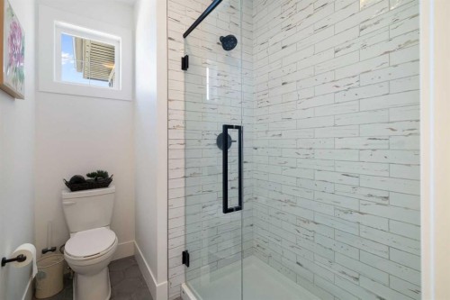 13 Shawnee Heath Sw, Calgary, AB - Indoor Photo Showing Bathroom