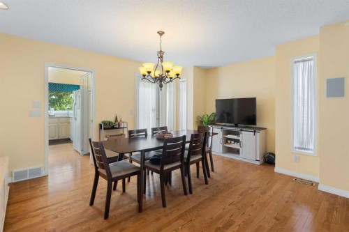 49 Scandia Hill Nw, Calgary, AB - Indoor Photo Showing Dining Room