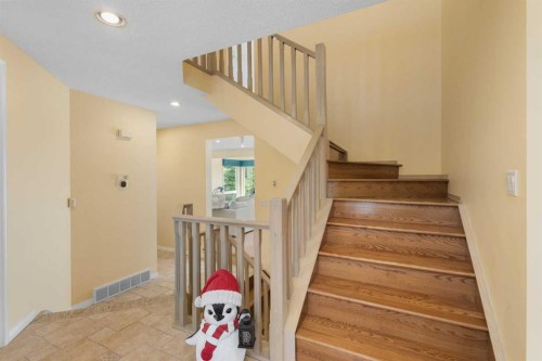 49 Scandia Hill Nw, Calgary, AB - Indoor Photo Showing Other Room