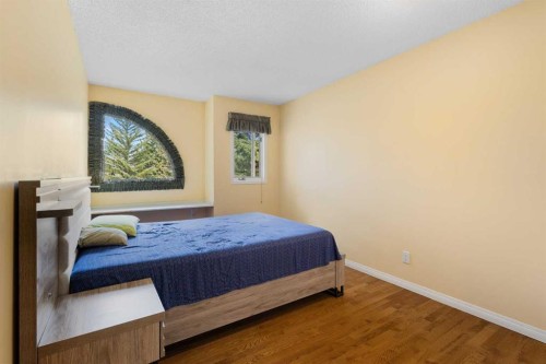49 Scandia Hill Nw, Calgary, AB - Indoor Photo Showing Bedroom