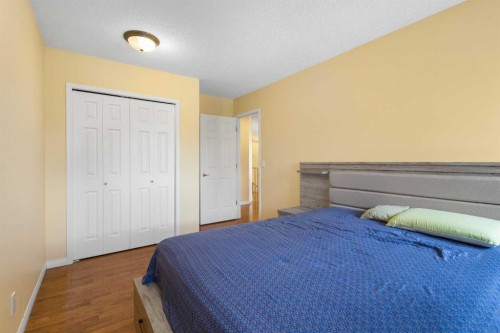49 Scandia Hill Nw, Calgary, AB - Indoor Photo Showing Bedroom