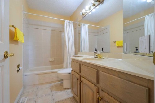49 Scandia Hill Nw, Calgary, AB - Indoor Photo Showing Bathroom