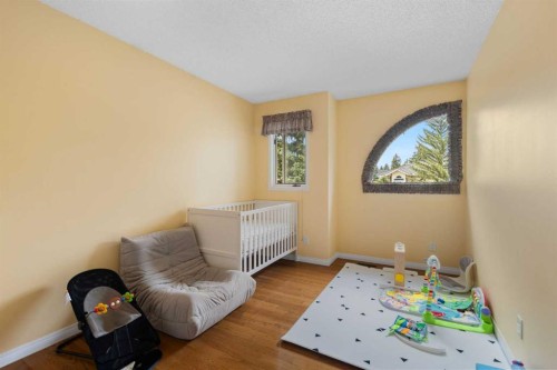 49 Scandia Hill Nw, Calgary, AB - Indoor Photo Showing Bedroom