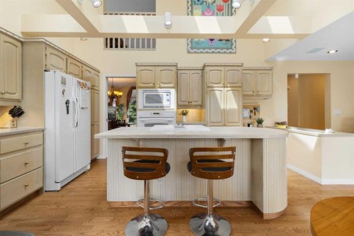 49 Scandia Hill Nw, Calgary, AB - Indoor Photo Showing Kitchen