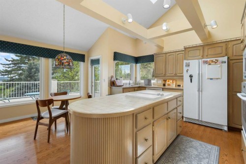 49 Scandia Hill Nw, Calgary, AB - Indoor Photo Showing Kitchen