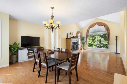 49 Scandia Hill Nw, Calgary, AB - Indoor Photo Showing Dining Room