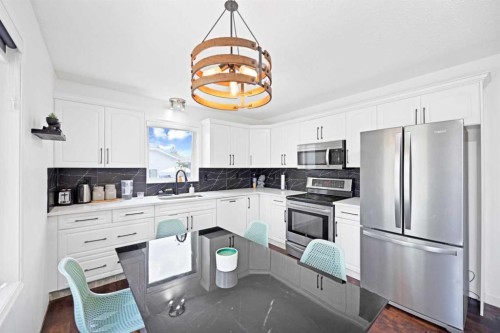 38 Balsam Crescent, Olds, AB - Indoor Photo Showing Kitchen