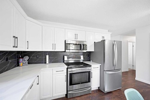 38 Balsam Crescent, Olds, AB - Indoor Photo Showing Kitchen