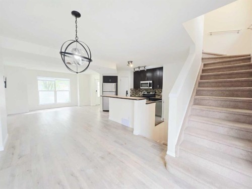 210 Prestwick Circle Se, Calgary, AB - Indoor Photo Showing Kitchen