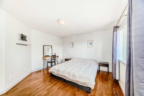 191 Sienna Park Terrace Sw, Calgary, AB - Indoor Photo Showing Bedroom