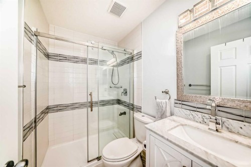 191 Sienna Park Terrace Sw, Calgary, AB - Indoor Photo Showing Bathroom