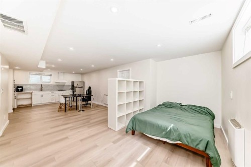 191 Sienna Park Terrace Sw, Calgary, AB - Indoor Photo Showing Bedroom