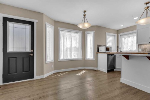 28 Hidden Point Nw, Calgary, AB - Indoor Photo Showing Kitchen