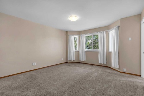 28 Hidden Point Nw, Calgary, AB - Indoor Photo Showing Other Room