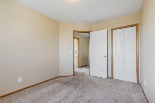 28 Hidden Point Nw, Calgary, AB - Indoor Photo Showing Other Room