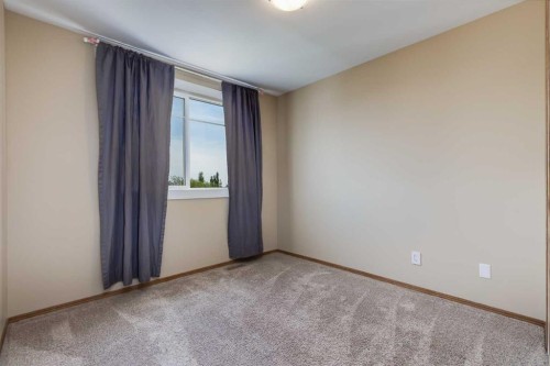 28 Hidden Point Nw, Calgary, AB - Indoor Photo Showing Other Room
