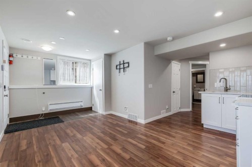 28 Hidden Point Nw, Calgary, AB - Indoor Photo Showing Other Room