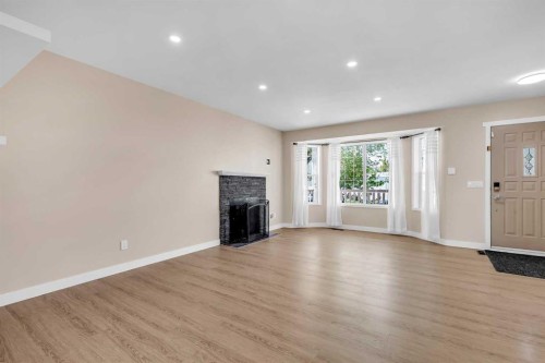 28 Hidden Point Nw, Calgary, AB - Indoor Photo Showing Living Room