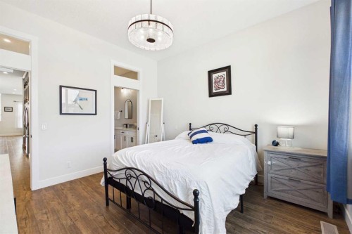 11 Royston Park Nw, Calgary, AB - Indoor Photo Showing Bedroom