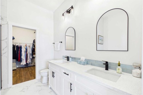 11 Royston Park Nw, Calgary, AB - Indoor Photo Showing Bathroom