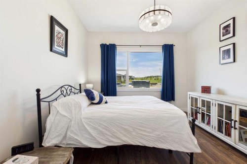 11 Royston Park Nw, Calgary, AB - Indoor Photo Showing Bedroom