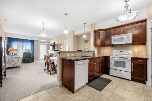 2303-2330 Fish Creek Boulevard Sw, Calgary, AB - Indoor Photo Showing Kitchen