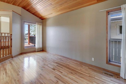2328 Munro Drive Ne, Calgary, AB - Indoor Photo Showing Other Room