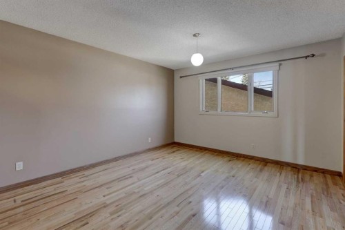 2328 Munro Drive Ne, Calgary, AB - Indoor Photo Showing Other Room