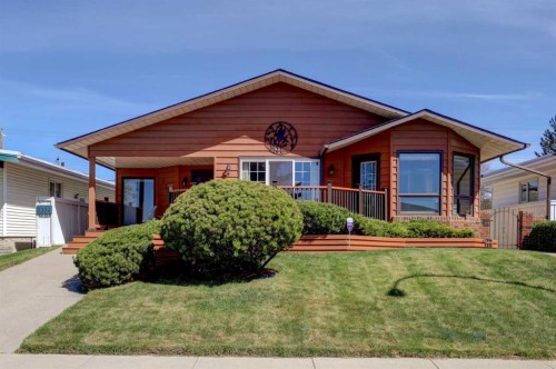 2328 Munro Drive Ne, Calgary, AB - Outdoor