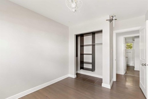 5615 20 Street Sw, Calgary, AB - Indoor Photo Showing Other Room