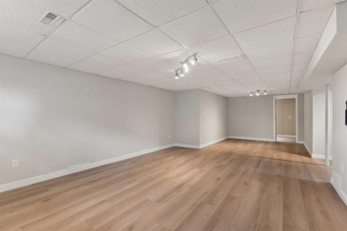 5615 20 Street Sw, Calgary, AB - Indoor Photo Showing Other Room