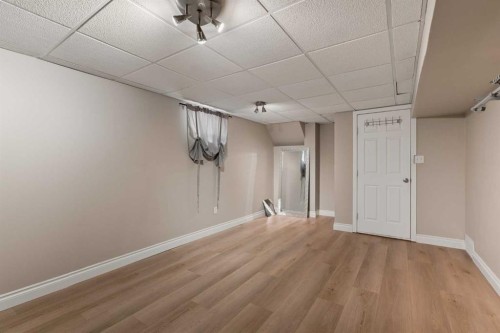 5615 20 Street Sw, Calgary, AB - Indoor Photo Showing Other Room