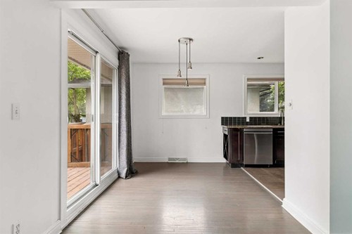 5615 20 Street Sw, Calgary, AB - Indoor Photo Showing Other Room