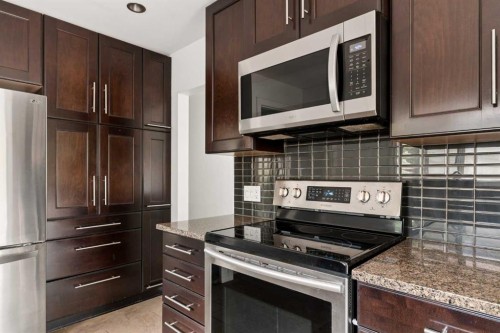 5615 20 Street Sw, Calgary, AB - Indoor Photo Showing Kitchen With Stainless Steel Kitchen With Upgraded Kitchen