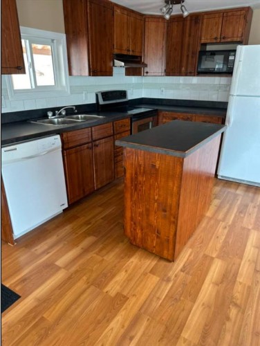 209 2 Street, Cowley, AB - Indoor Photo Showing Kitchen With Double Sink