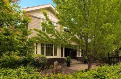 3028 3 Street SW Calgary, AB T2S 1V1