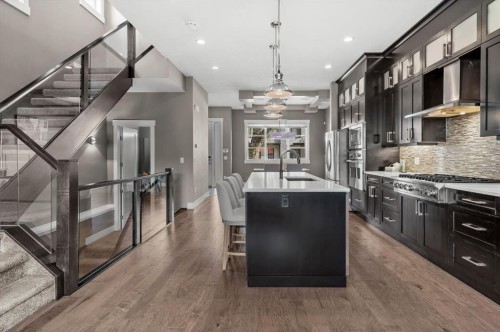 449 28 Avenue Nw, Calgary, AB - Indoor Photo Showing Kitchen With Upgraded Kitchen