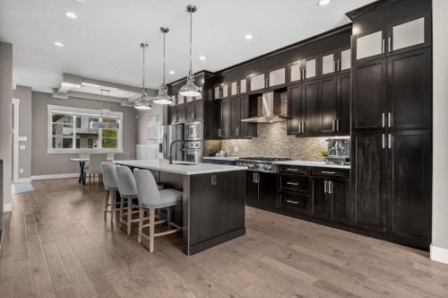 449 28 Avenue Nw, Calgary, AB - Indoor Photo Showing Kitchen With Upgraded Kitchen