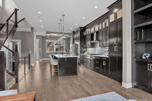 449 28 Avenue Nw, Calgary, AB - Indoor Photo Showing Kitchen With Upgraded Kitchen