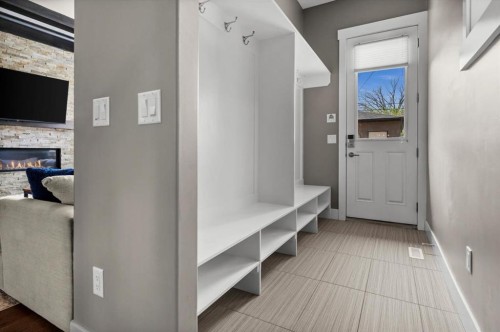 449 28 Avenue Nw, Calgary, AB - Indoor Photo Showing Other Room
