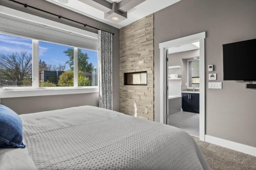 449 28 Avenue Nw, Calgary, AB - Indoor Photo Showing Bedroom