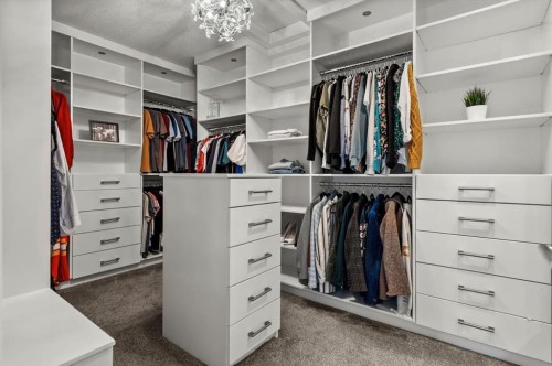 449 28 Avenue Nw, Calgary, AB - Indoor With Storage