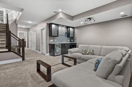 449 28 Avenue Nw, Calgary, AB - Indoor Photo Showing Other Room