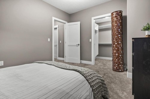 449 28 Avenue Nw, Calgary, AB - Indoor Photo Showing Bedroom