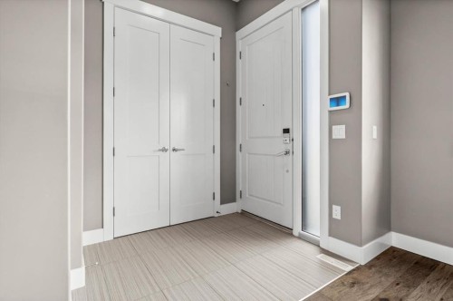 449 28 Avenue Nw, Calgary, AB - Indoor Photo Showing Other Room