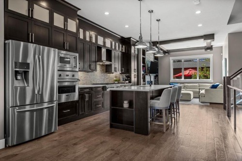 449 28 Avenue Nw, Calgary, AB - Indoor Photo Showing Kitchen With Upgraded Kitchen