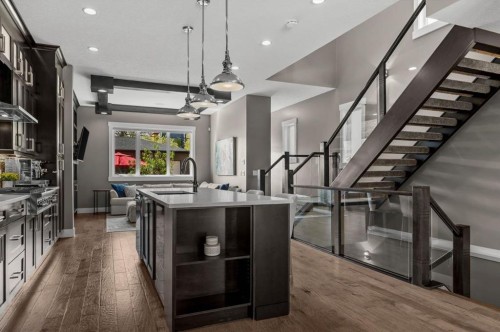 449 28 Avenue Nw, Calgary, AB - Indoor Photo Showing Kitchen With Upgraded Kitchen