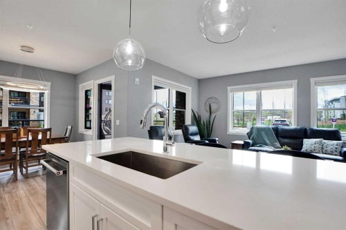 105-55 Wolf Hollow Crescent Se, Calgary, AB - Indoor Photo Showing Kitchen