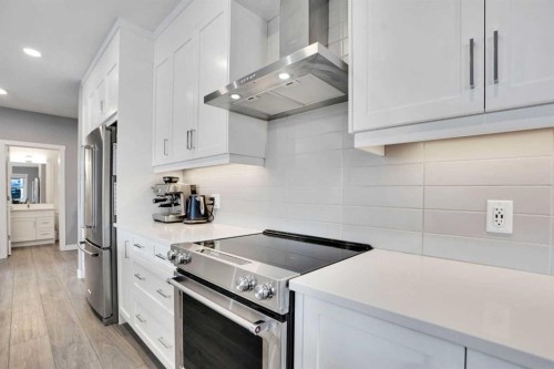 105-55 Wolf Hollow Crescent Se, Calgary, AB - Indoor Photo Showing Kitchen With Stainless Steel Kitchen