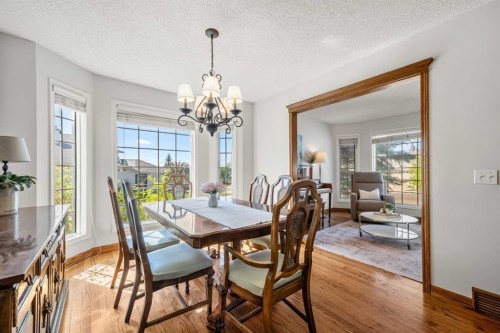 268 Douglas Woods Drive Se, Calgary, AB - Indoor Photo Showing Dining Room